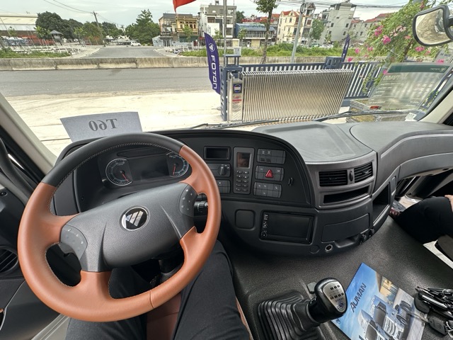 Khoang lái đầu kéo Foton Auman FV400