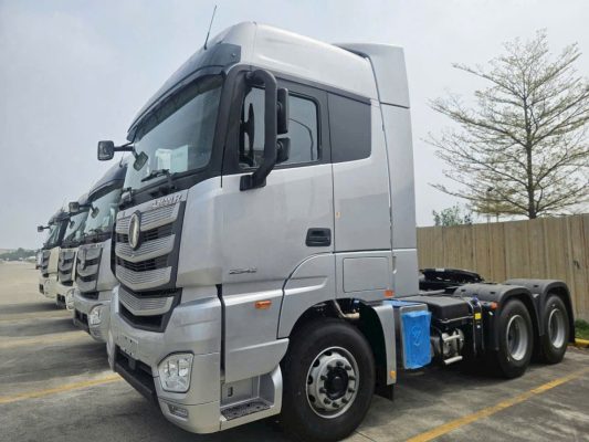 Xe tải nặng Foton Auman màu trắng